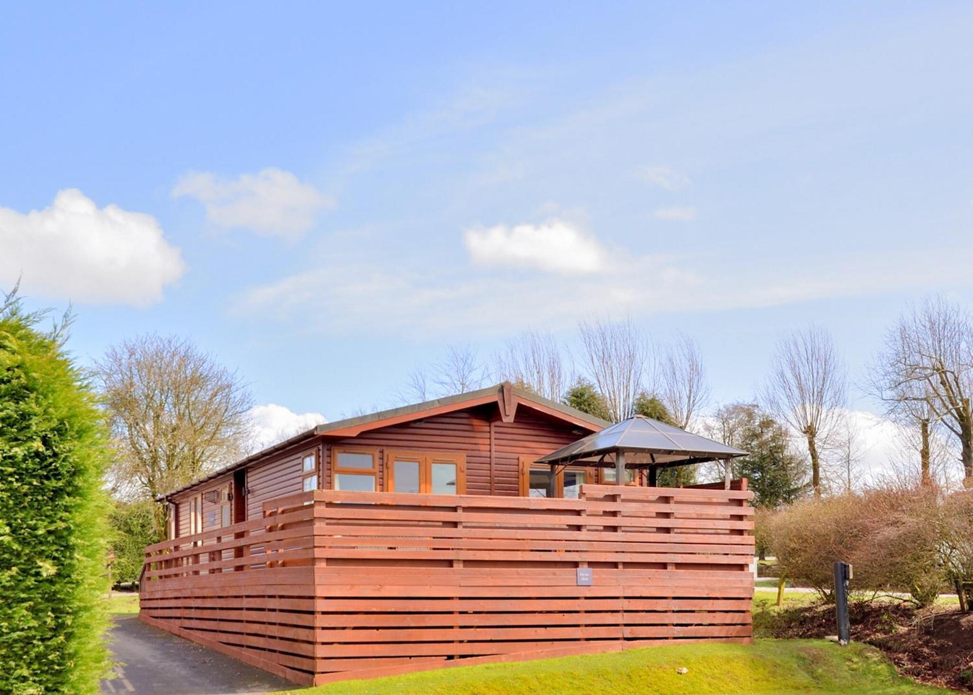 Longnor Wood Holiday Park Exteriör bild