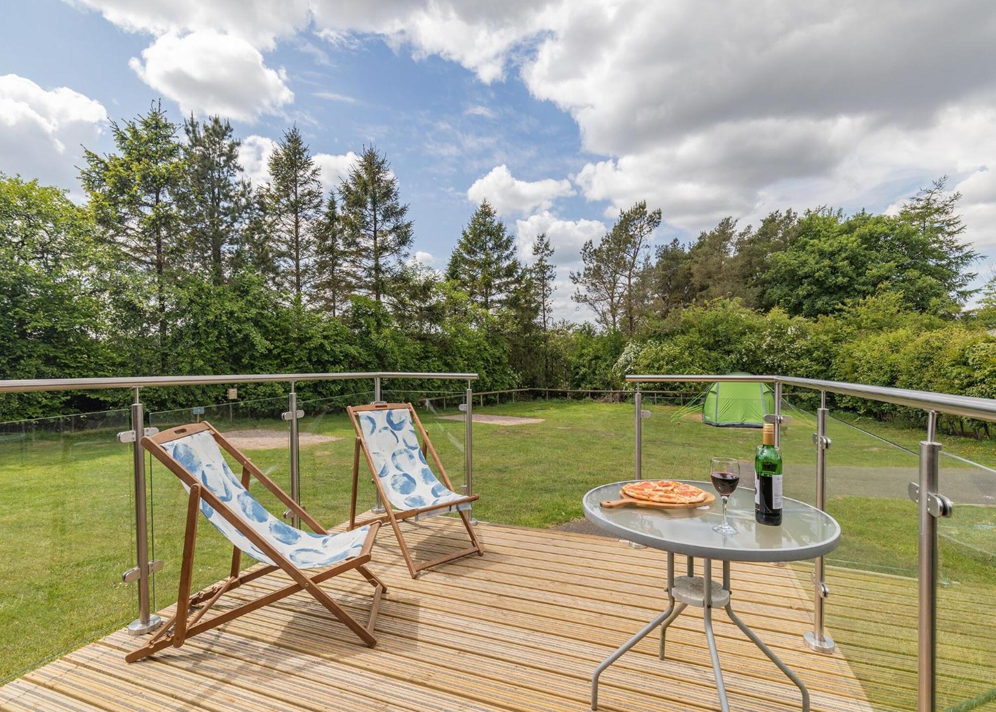 Longnor Wood Holiday Park Exteriör bild